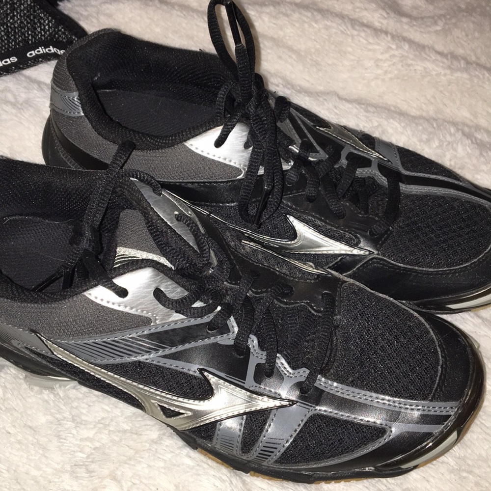 Mizuno volleyball shoes